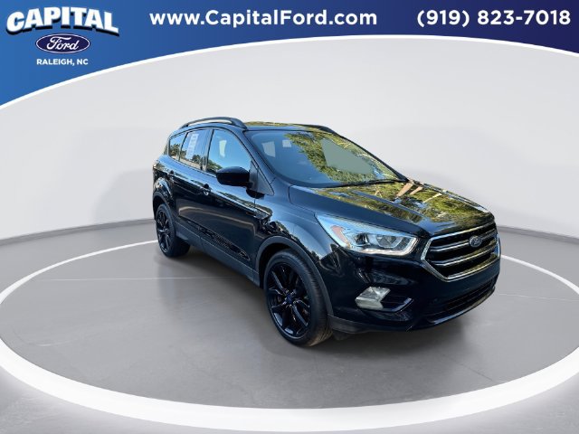 Used 2017 Ford Escape SE w/ SE Sport Appearance Package FWD image 2