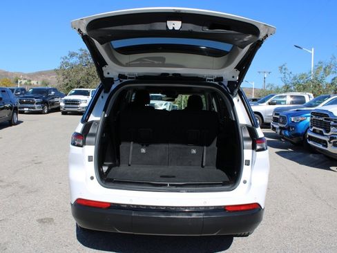 Used 2023 Jeep Grand Cherokee L Limited w/ Black Appearance Package image 35