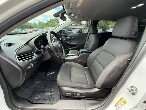 Used 2017 Chevrolet Malibu LT FWD image 12