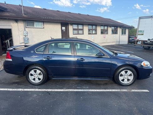 Used 2009 Chevrolet Impala LT w/ Luxury Edition Package FWD image 2