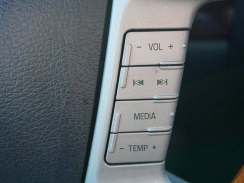 Used 2006 Lincoln Zephyr image 12