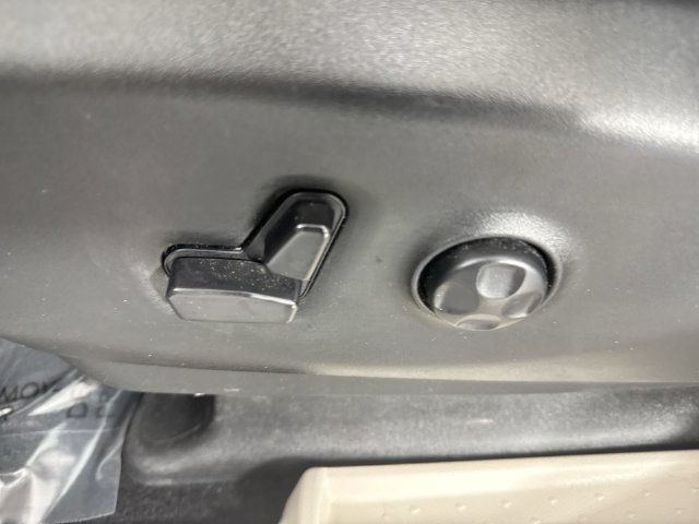 Used 2024 Chrysler Pacifica Touring-L FWD image 20