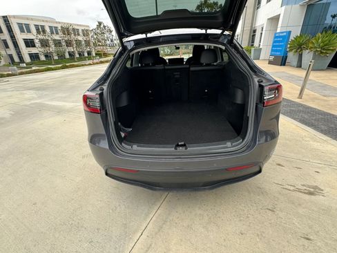 Used 2023 Tesla Model Y Long Range AWD/4WD image 59