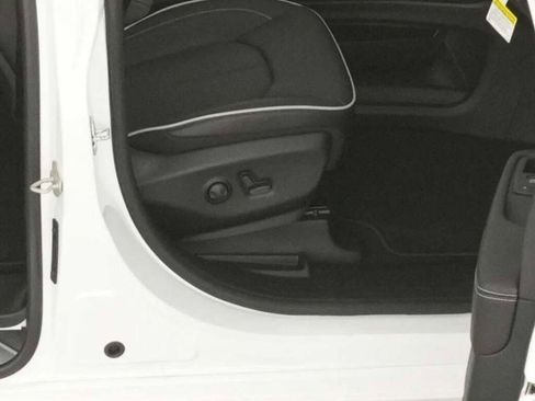 New 2026 Chrysler Pacifica Limited image 33