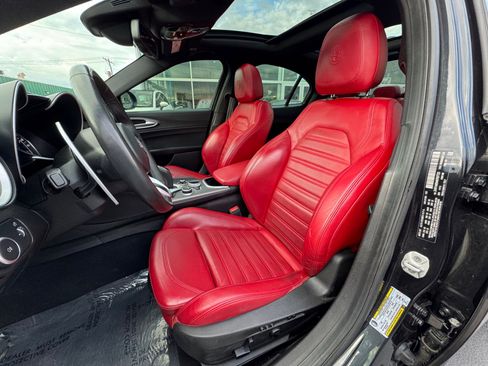 Used 2022 Alfa Romeo Giulia Veloce image 2