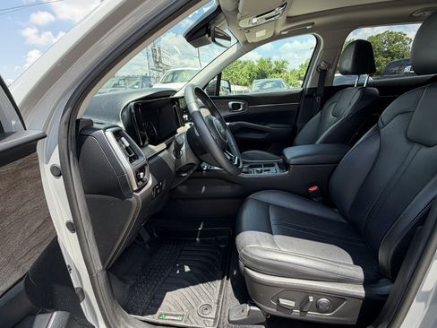 Used 2023 Kia Sorento EX w/ Panoramic Sunroof Package FWD image 11