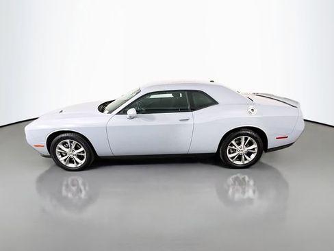 Used 2022 Dodge Challenger SXT w/ Cold Weather Group image 4