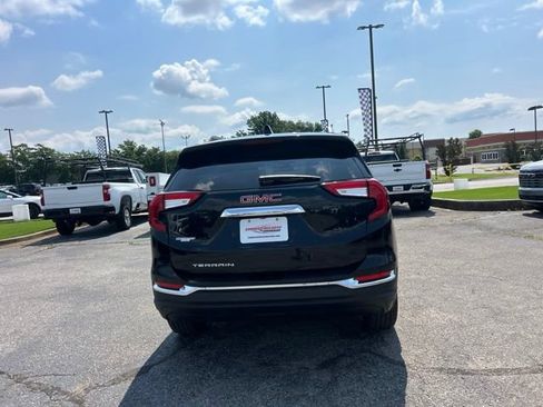 Used 2024 GMC Terrain SLT FWD image 4