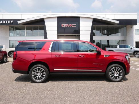 New 2026 GMC Yukon XL Denali w/ Denali Reserve Package AWD/4WD image 2