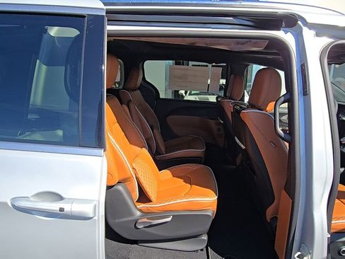 New 2026 Chrysler Pacifica Pinnacle w/ Trailer Tow Group image 18