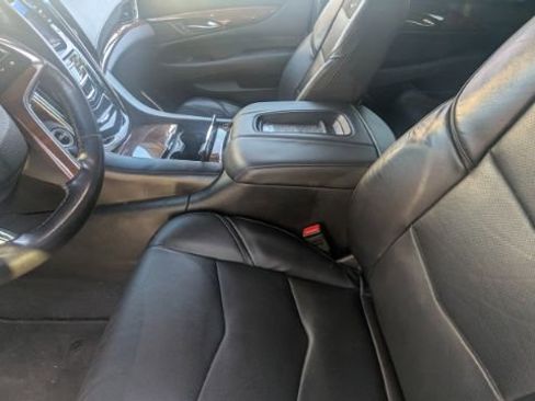 Used 2015 Cadillac Escalade Premium image 18