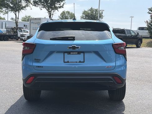 Used 2025 Chevrolet Trax RS w/ Sunroof Package FWD image 11