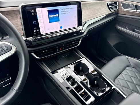 Certified 2025 Volkswagen Atlas SEL Premium R-Line image 18