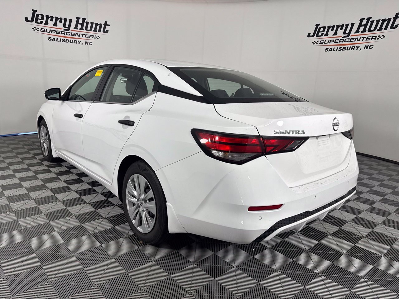 Used 2025 Nissan Sentra S FWD image 9