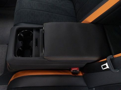 Used 2025 Bentley Flying Spur Plug-In Hybrid image 27