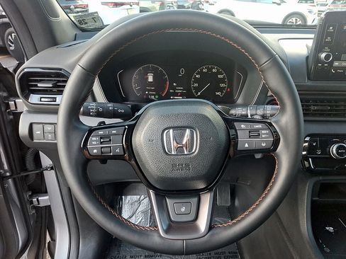 Used 2023 Honda Pilot TrailSport image 19