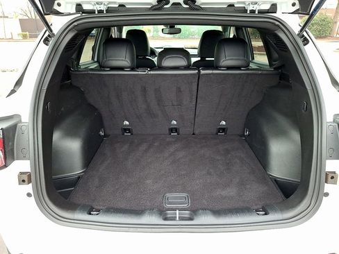 Used 2024 Jeep Compass Latitude image 28