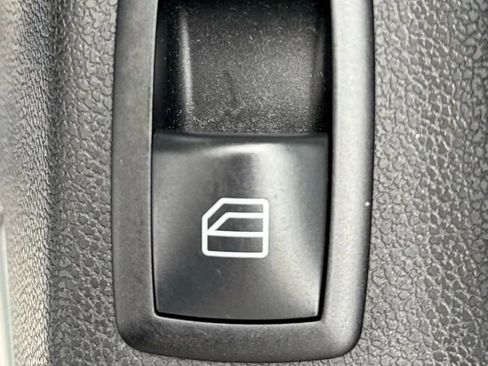 Used 2010 Mercedes-Benz GL 550 4MATIC image 34