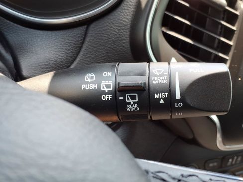 Used 2021 Jeep Cherokee Latitude Plus AWD/4WD image 18