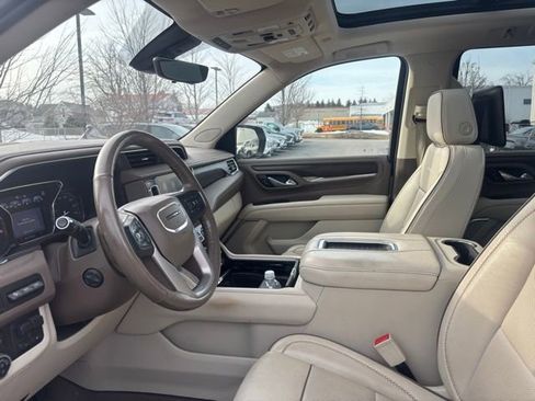 Used 2021 GMC Yukon Denali w/ Denali Premium Package image 11