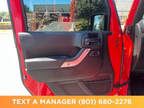 Used 2016 Jeep Wrangler Unlimited Sahara w/ Connectivity Group AWD/4WD image 11