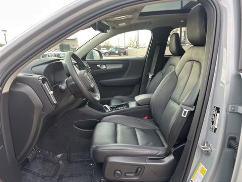 Certified 2025 Volvo XC40 B5 Plus image 17