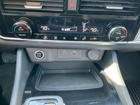 Used 2023 Nissan Rogue SV AWD/4WD image 10