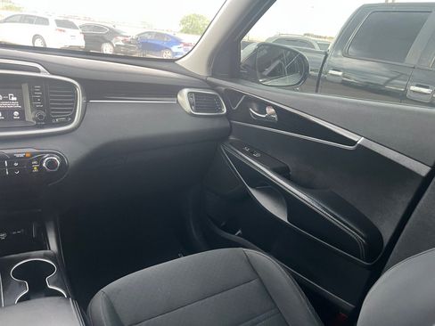 Used 2020 Kia Sorento L FWD image 17