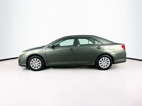 Used 2012 Toyota Camry L image 4
