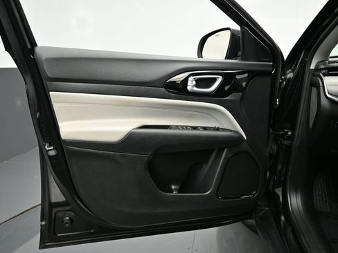 Certified 2022 Jeep Compass Limited image 9