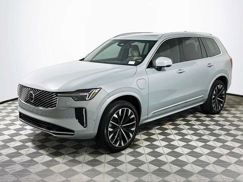 New 2026 Volvo XC90 T8 Plus image 3