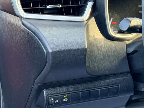 Used 2019 Toyota Corolla SE image 12