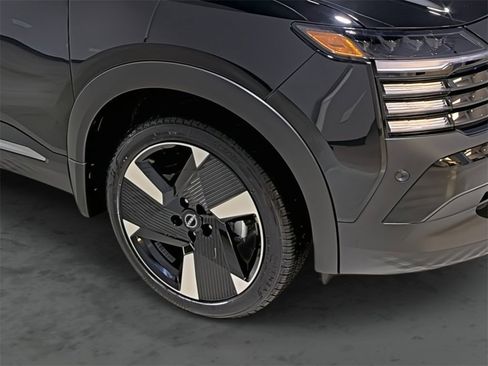 New 2026 Nissan Kicks SR w/ SR Premium Package image 14