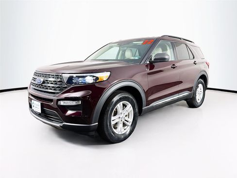 Used 2022 Ford Explorer XLT w/ Equipment Group 202A AWD/4WD image 3