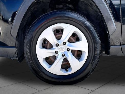 Used 2019 Toyota RAV4 LE w/ Carpet Mat Package FWD image 11
