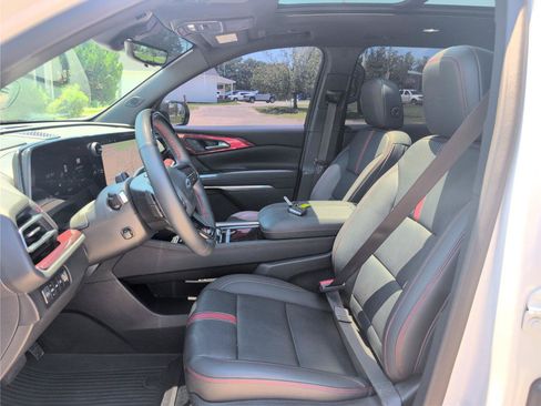 Used 2024 Chevrolet Traverse RS w/ LPO, Floor Liner Package AWD/4WD image 18