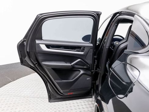 Used 2024 Porsche Cayenne S image 40
