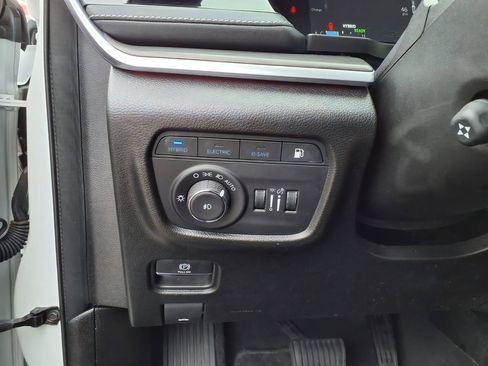 Certified 2023 Jeep Grand Cherokee Overland w/ Advanced Protech Group III AWD/4WD image 15
