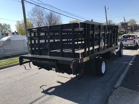 Used 2011 Ford F450 XL w/ XL Value Pkg image 3