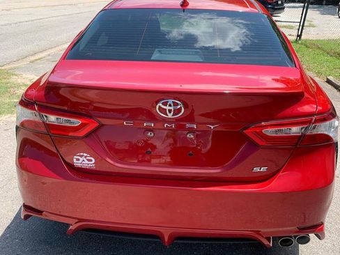 Used 2020 Toyota Camry SE FWD image 5