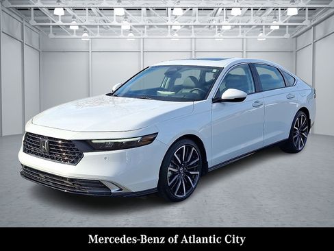 Used 2023 Honda Accord Touring image 3