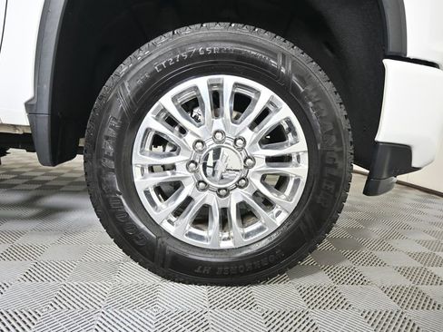 Used 2020 Chevrolet Silverado 3500 High Country w/ Z71 Off-Road Package AWD/4WD image 12
