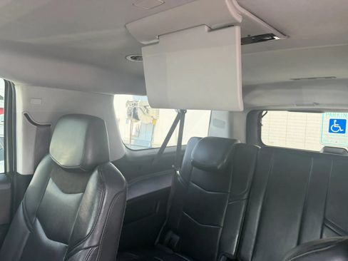 Used 2017 Cadillac Escalade ESV Premium Luxury AWD/4WD image 13