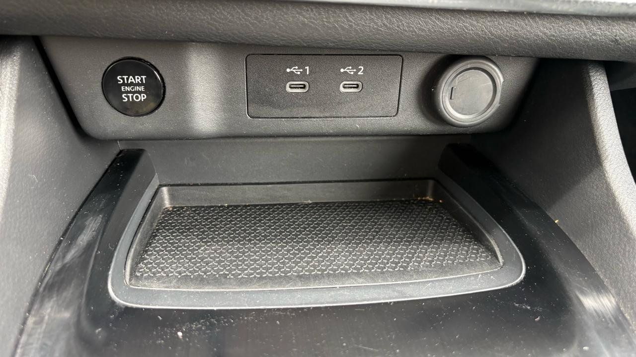 Used 2025 Nissan Rogue SV FWD image 24