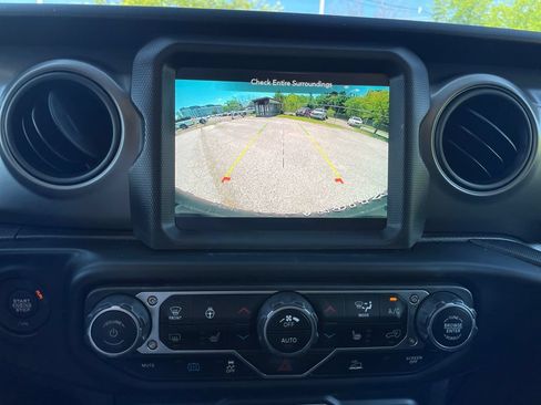 Used 2023 Jeep Wrangler Unlimited w/ Cold Weather Group AWD/4WD image 19