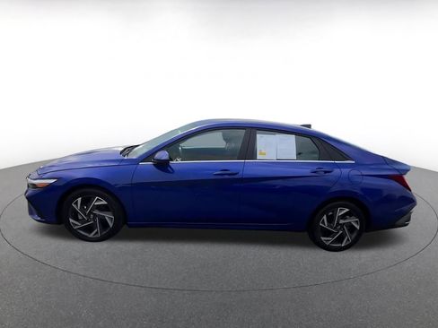 Used 2025 Hyundai Elantra SEL FWD image 8
