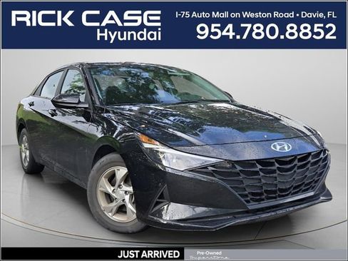 Used 2023 Hyundai Elantra SE image 1