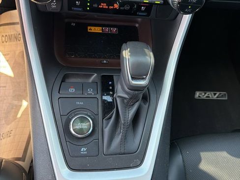 Used 2023 Toyota RAV4 Limited AWD/4WD image 18