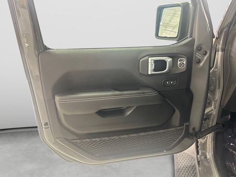 Used 2023 Jeep Wrangler Unlimited Sahara AWD/4WD image 10