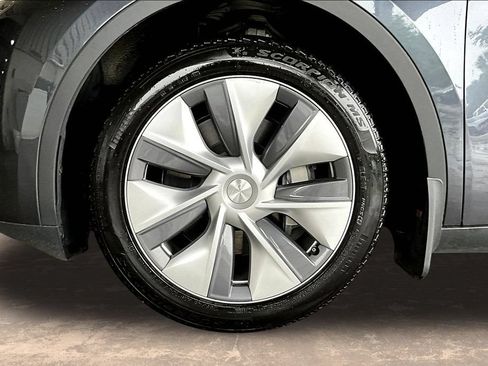 Used 2024 Tesla Model Y Long Range AWD/4WD image 33
